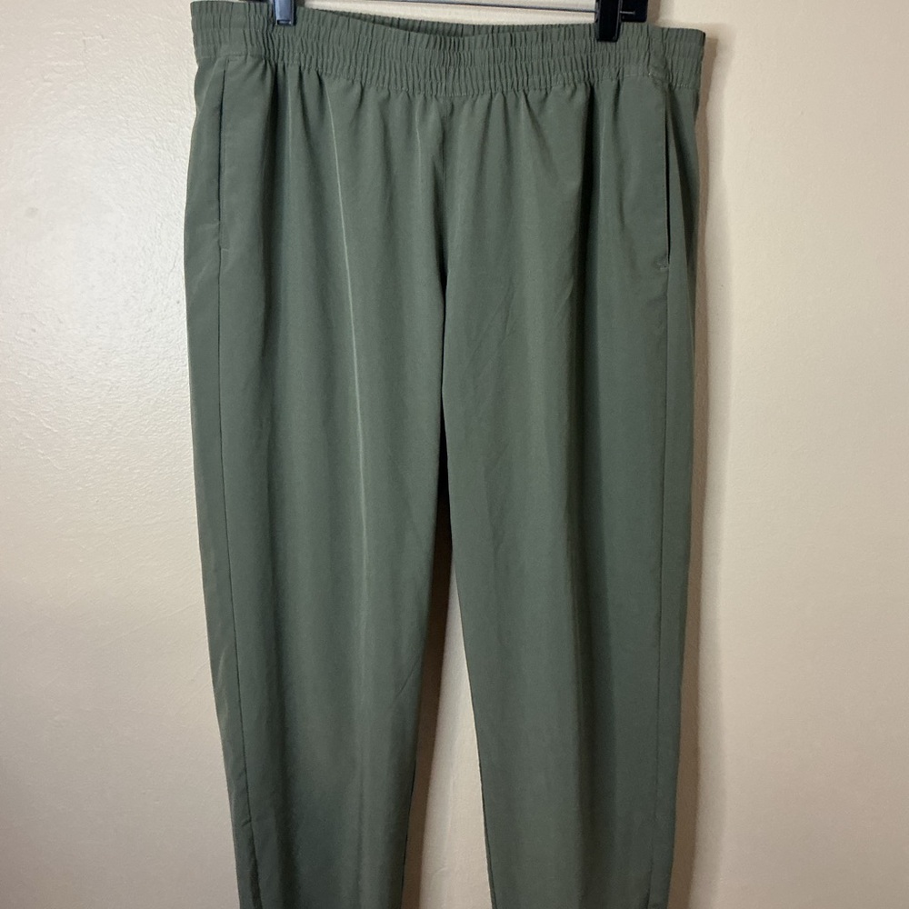 Columbia Men's Green Chinos